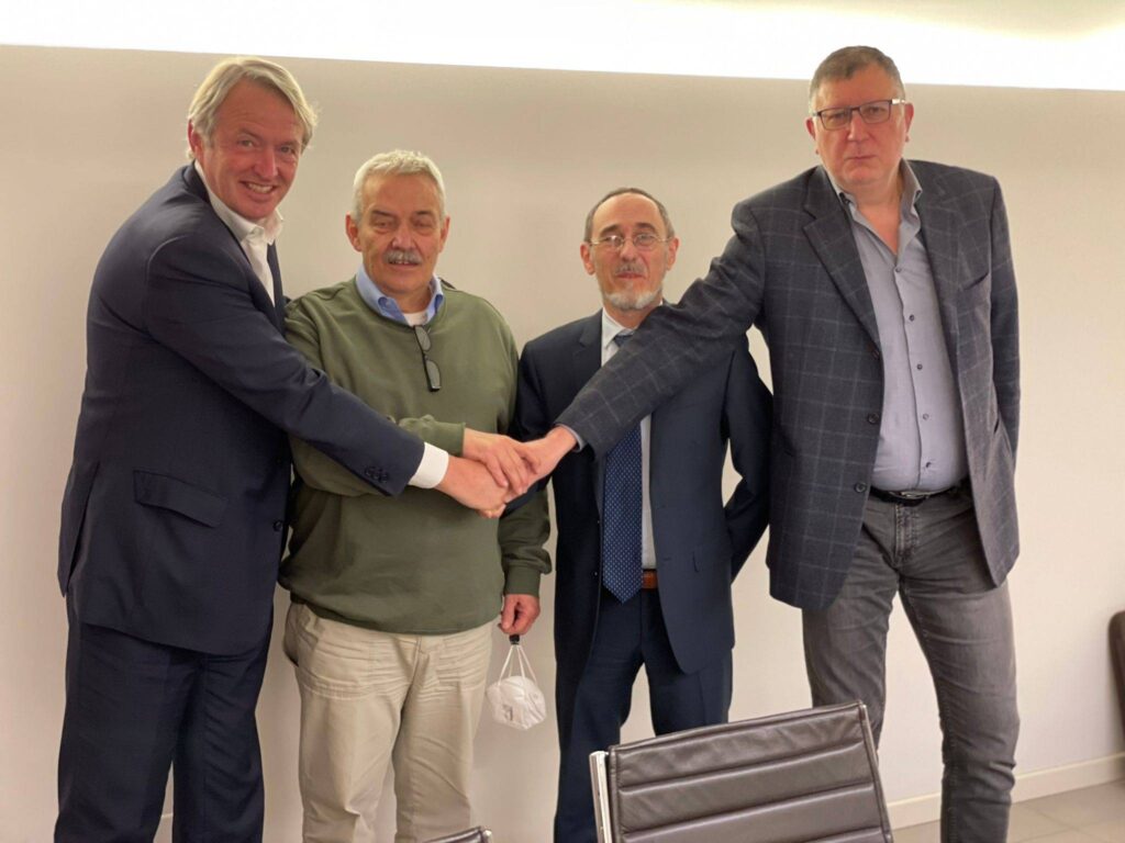 Oscar Pierre con Alvise Giannotto Maurizio Valbusa y Ezio Tirelli izq a dcha socios de Encodata